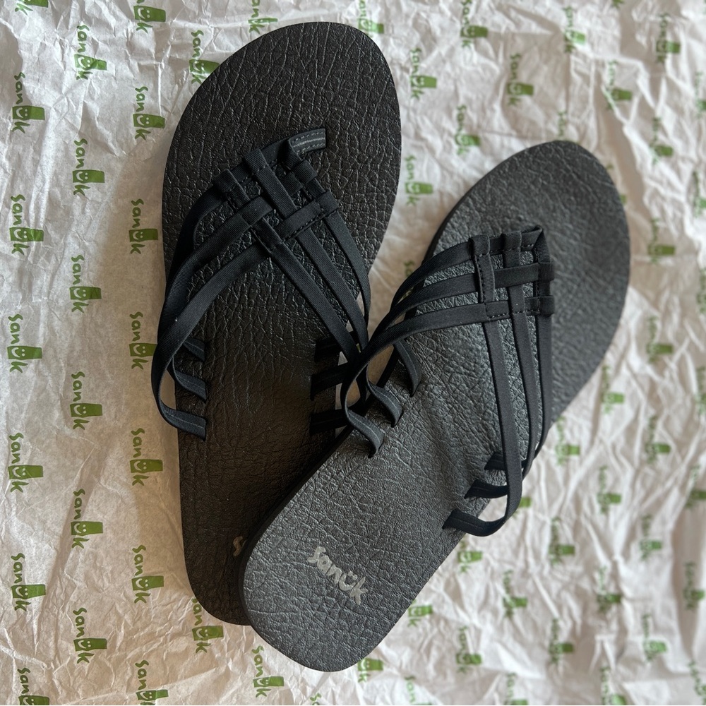 Sanuk Black Strappy Sandals - 8